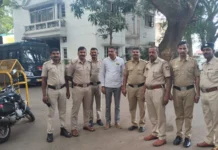 பிரியங் கார்கே வீட்டுக்கு பாதுகாப்பு