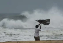 மோந்தா புயல்: தமிழகம், ஆந்திராவில் உஷார் நிலை