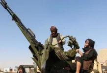 பாகிஸ்தான் பீரங்கிகளை சிறைபிடித்து ஊர்வலமாக சென்ற ஆப்கன் வீரர்கள்