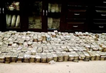 ரூ.7.5 கோடி, நகைகள், சொகுசு கார்கள் சிக்கின