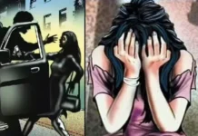 ஓடும் காரில் கதறிய மாணவி