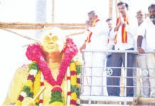 தேவர் சிலைக்கு புஸ்ஸி ஆனந்த் உள்ளிட்ட தவெகவினர் மரியாதை