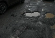 மகாராஷ்டிர சாலை பள்ளத்தில் உயிரிழந்தால் ரூ. 6 லட்சம் இழப்பீடு