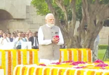 காந்தியின் பாதையை பின்பற்றுவோம்: பிரதமர் மோடி உறுதி