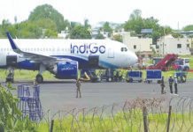 டில்லியில் விமானத்தில் பற்றி எரிந்த திடீர் தீ… அலறிய பயணிகள்