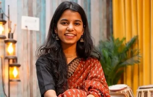 முதல் தேர்தலிலேயே அசத்தல் – பாஜக இளம் பெண் வேட்பாளர் அபாரம்