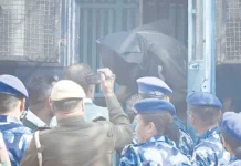 மருத்துவமனைகளில் ஆயுதங்கள் பதுக்கிய தீவிரவாதிகள்