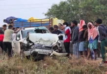 கார் கவிழ்ந்து ஒரேகுடும்பத்தைச் சேர்ந்த 3 பேர் பலி