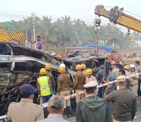 9 பேர் உயிருடன் தகனம்