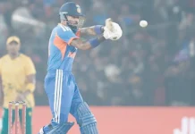 டி 20-ல் 100 சிக்ஸர்கள் விளாசல்