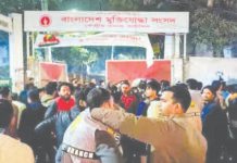 வங்கதேசத்தில் தொடரும் வன்முறை வெடிகுண்டு தாக்குதலில் ஒருவர் பலி