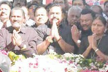 ஜெயலலிதா 9வது ஆண்டு நினைவு நாள் எடப்பாடி, ஓபிஎஸ் அஞ்சலி