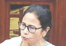 சமையல் பாத்திரங்களுடன் போராடுங்கள்: பெண்களுக்கு முதல்வர் மம்தா அழைப்பு