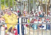 கழிப்பறைக்கு சென்ற செவிலியர்களையும் வழிமறித்து கைது செய்த போலீஸ்