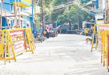 திருப்பரங்குன்றத்தில் தடுப்புகள் அகற்றப்பட்டு மலைக்கு போகும் பாதை திறப்பு