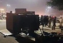 கடை மீது மோதிய ஆடி கார் ஒருவர் பலி பலர் படுகாயம்