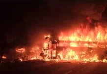 பற்றி எரிந்த சொகுசுப் பஸ் – 3 பேர் பலி