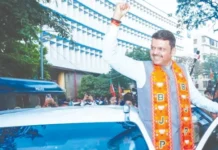 தாக்கரே கோட்டையைத் தகர்த்து வரலாற்று வெற்றி பெற்ற பாஜக