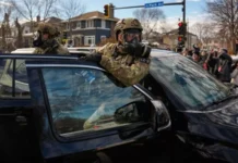 வெடிகுண்டு தாக்குதலில் போலீஸ் உள்பட 6 பேர் பலி