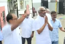 போயஸ் கார்டன் முன்பு திரண்ட ரசிகர்கள்புத்தாண்டு வாழ்த்து கூறிய ரஜினிகாந்த்