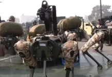 குடியரசு தினவிழா அணிவகுப்புதுப்பாக்கி பொருத்தப்பட்ட ‘ரோபோ’ நாய்கள் படை