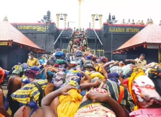 சபரிமலையில் மகர விளக்கு பூஜை ஜோதி வடிவில் காட்சி தரும் ஐயப்பன்