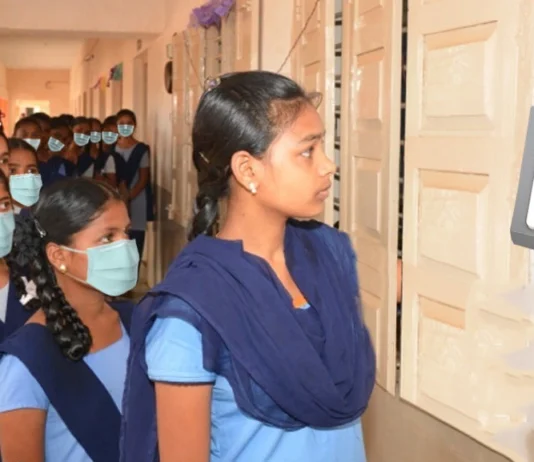 மாணவர்கள் முகம் மூலம் வருகை பதிவு