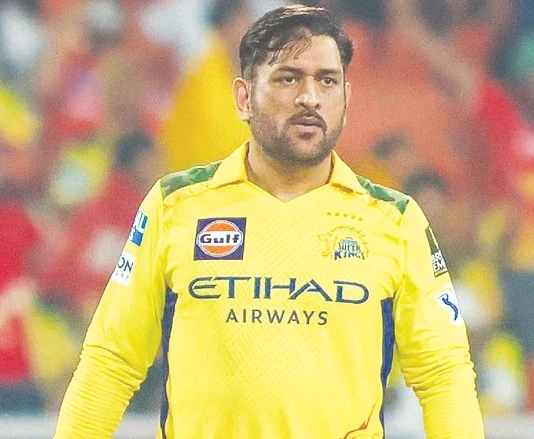 ரூ.10 லட்சம் செலுத்த தோனிக்கு உத்தரவு