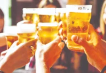 உலகளவில் “ஜென்-சி” இளைஞர்களில் 36 சதவீதம் பேர் மட்டுமே மதுவை தவிர்க்கிறார்கள்