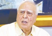 எப்ஸ்டீன் விழாவில் கபில் சிபலுக்கு விருது – பிஜேபி செய்தித் தொடர்பாளர் குற்றச்சாட்டு