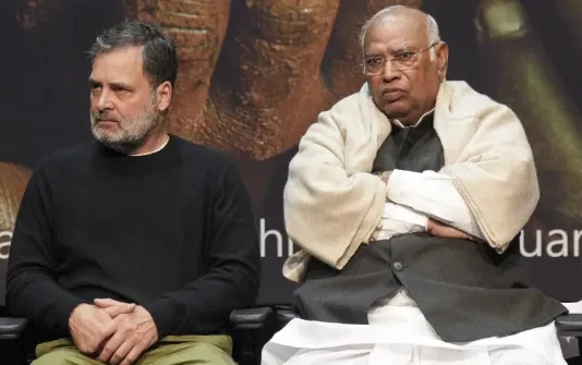 தமிழகம், கேரளா என எல்லா பக்கமும் காங்கிரஸுக்கு சிக்கல் தான்