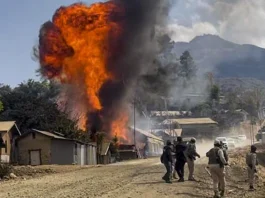 மணிப்பூரில் வீடுகளுக்கு தீ வைப்பு