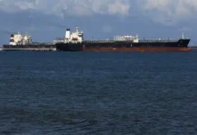 மும்பை கடல்பகுதியில் 3 எண்ணெய் கப்பல்களை பறிமுதல் செய்த இந்தியா