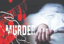 இளைஞரை அரை நிர்வாணமாக்கி அடித்துக் கொன்ற நண்பர்கள்