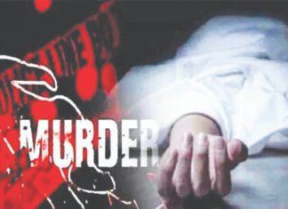 தாய் கண் முன்னே ரவுடிவெட்டிக் கொலை – கும்பல் தப்பி ஓட்டம்