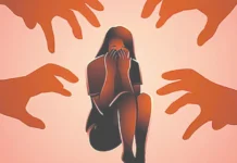 விடுதி மாணவிகளுக்கு பாலியல் துன்புறுத்தல்: சமையலரிடம் போலீஸார் விசாரணை