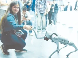 மோடி பங்கேற்ற ஏஐ மாநாட்டில் சீன ரோபோ