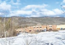 கனடாவில் பள்ளியில் நடந்த துப்பாக்கிச் சூட்டில் 10 பேர் பலி