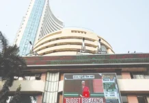 பங்குச் சந்தையில் கடும் வீழ்ச்சி – முதலீட்டாளர்களுக்கு ரூ.8 லட்சம் கோடி இழப்பு