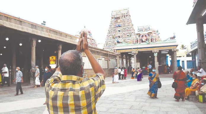 கோயிலின் 34 கிலோ நகைகளை உருக்கி தங்கக் கட்டியாக மாற்ற வங்கியிடம் ஒப்படைப்பு