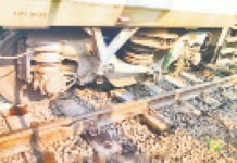 சென்னை எக்ஸ்பிரஸ்ரயில் தடம் புரண்டது