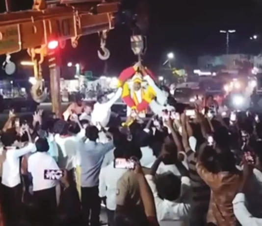 த.வெ.க. மாவட்ட செயலாளர் உள்ளிட்ட 50 பேர் மீது போலீசார் வழக்குப்பதிவு