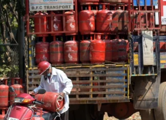 தொழிற்சாலைகள் முடங்கின