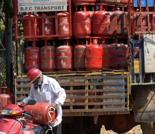 தொழிற்சாலைகள் முடங்கின