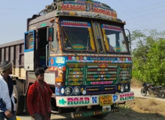 சித்தூர் அருகே விபத்து: கர்நாடகத்தை சேர்ந்த 5 பேர் பலி