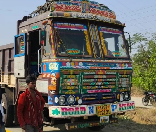 சித்தூர் அருகே விபத்து: கர்நாடகத்தை சேர்ந்த 5 பேர் பலி