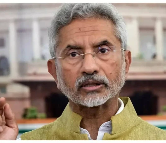 பாராளுமன்றத்தில் கடும் அமளி