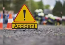 கேகேஆர்டிசி பஸ் கவிழ்ந்தது: 8 பேர் காயம்