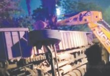 டெல்லியில் டபுள் டெக்கர் பேருந்து கவிழ்ந்து 2 பேர் உயிரிழப்பு: 23 பேர் படுகாயம்