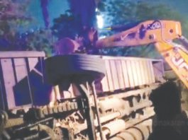 டெல்லியில் டபுள் டெக்கர் பேருந்து கவிழ்ந்து 2 பேர் உயிரிழப்பு: 23 பேர் படுகாயம்